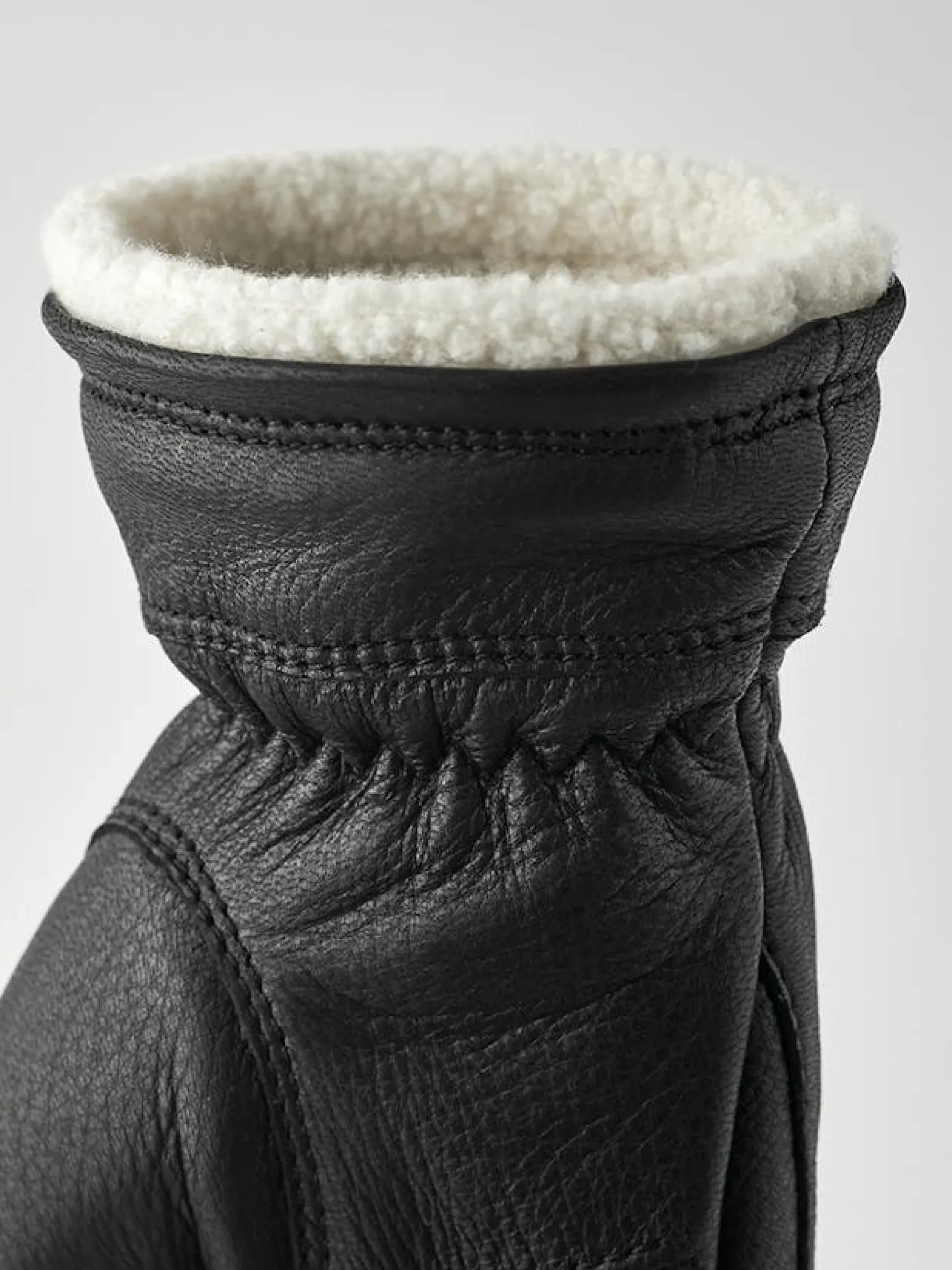 Buvika Deerskin Black