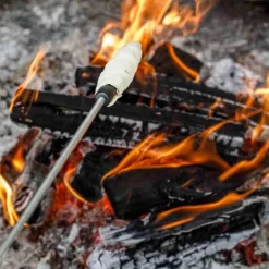 Stockbrotspieß mit Gusseisenspitze